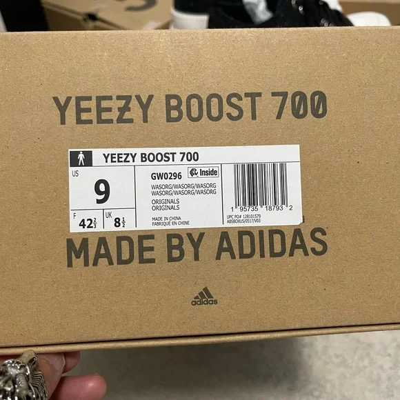 Like New Men’s Size 9 (Euro Sz 42.5) Yeezy Boost 700 Sneakers In Wash Orange - Picture 8 of 17